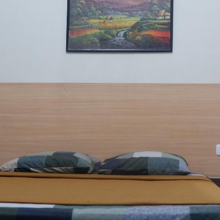 Hotel Taman Indah Madiun Kültér fotó