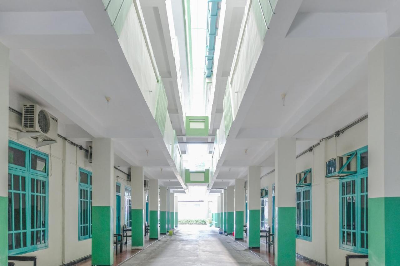 Hotel Taman Indah Madiun Kültér fotó