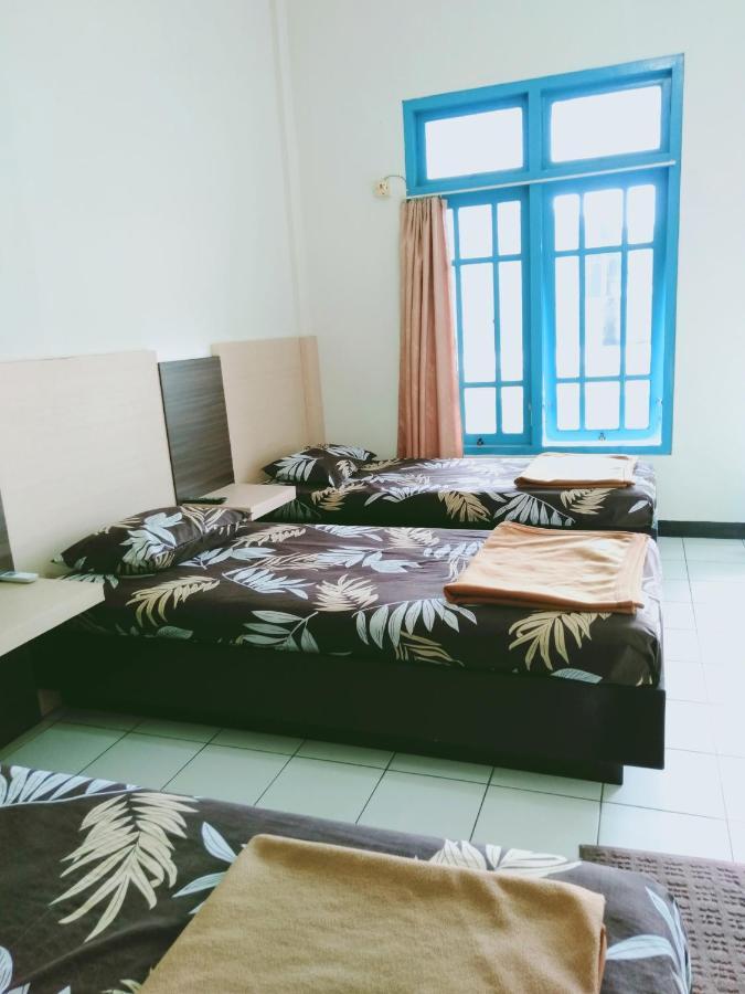 Hotel Taman Indah Madiun Kültér fotó