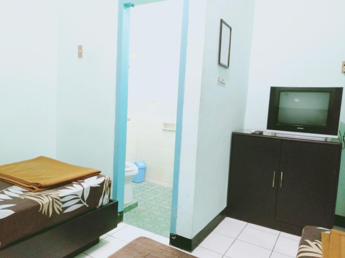 Hotel Taman Indah Madiun Kültér fotó