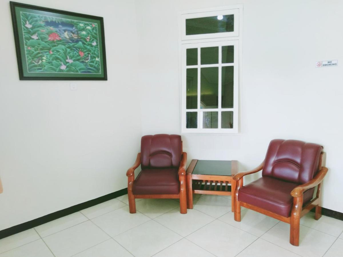 Hotel Taman Indah Madiun Kültér fotó