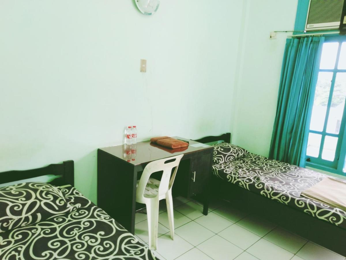 Hotel Taman Indah Madiun Kültér fotó