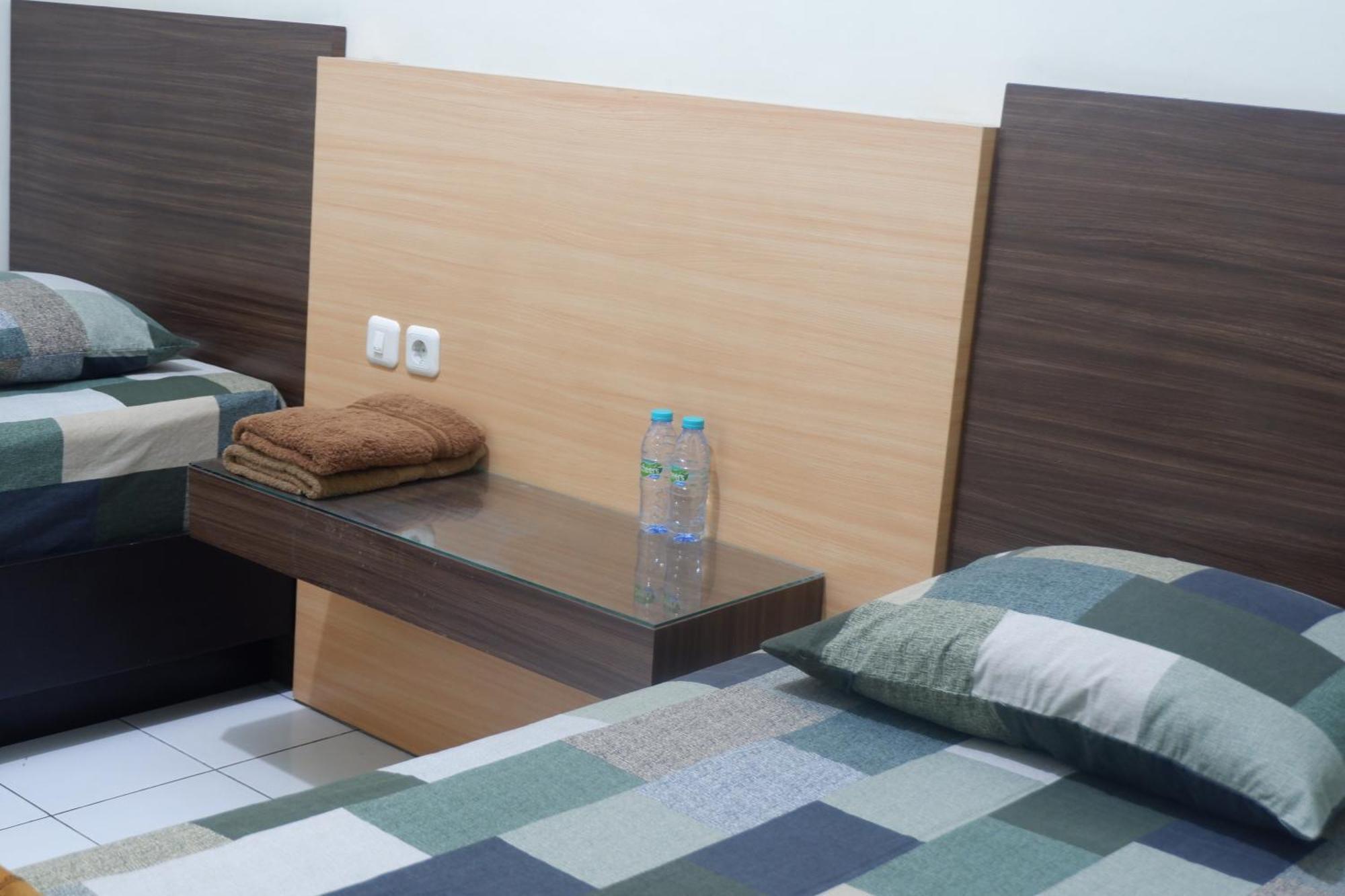 Hotel Taman Indah Madiun Kültér fotó