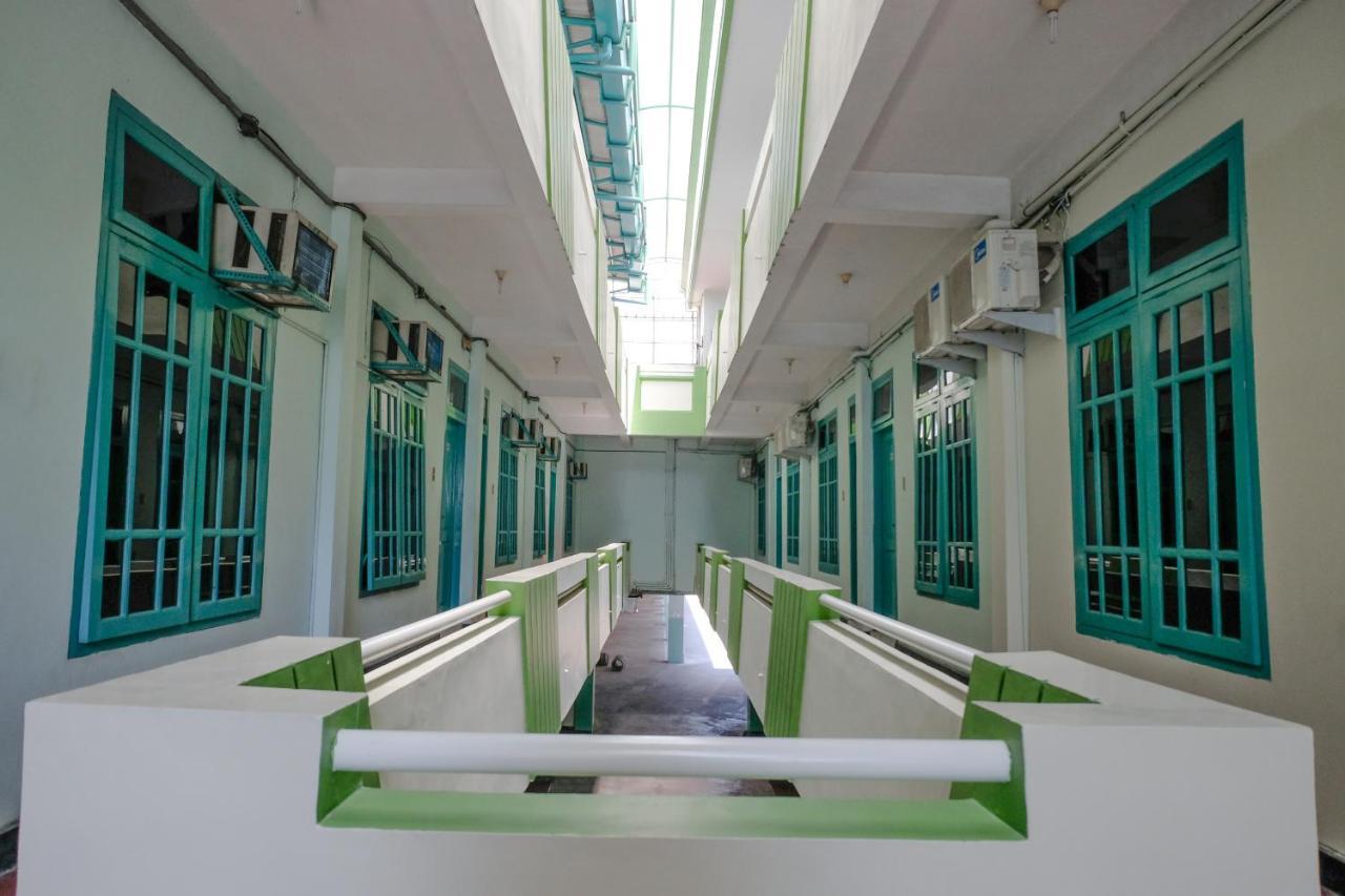 Hotel Taman Indah Madiun Kültér fotó