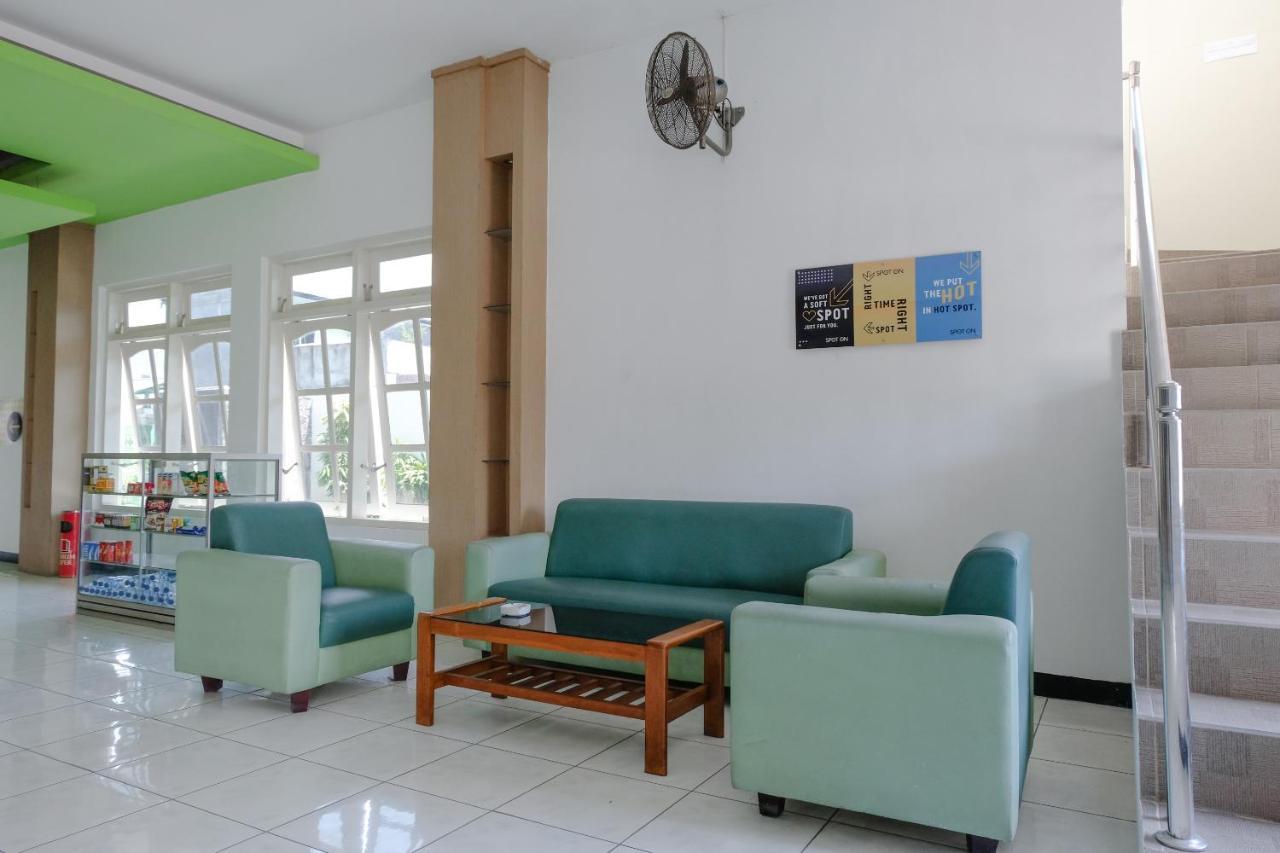 Hotel Taman Indah Madiun Kültér fotó
