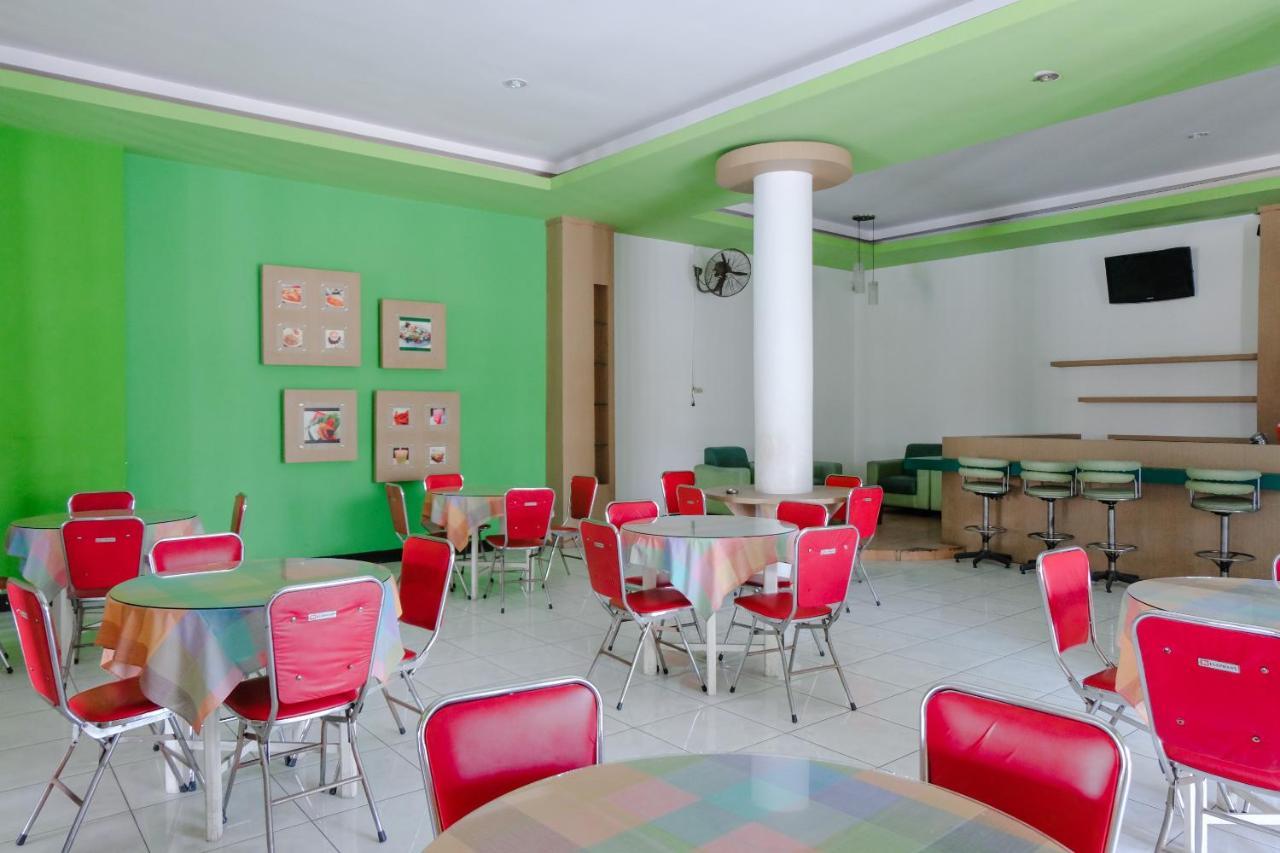 Hotel Taman Indah Madiun Kültér fotó