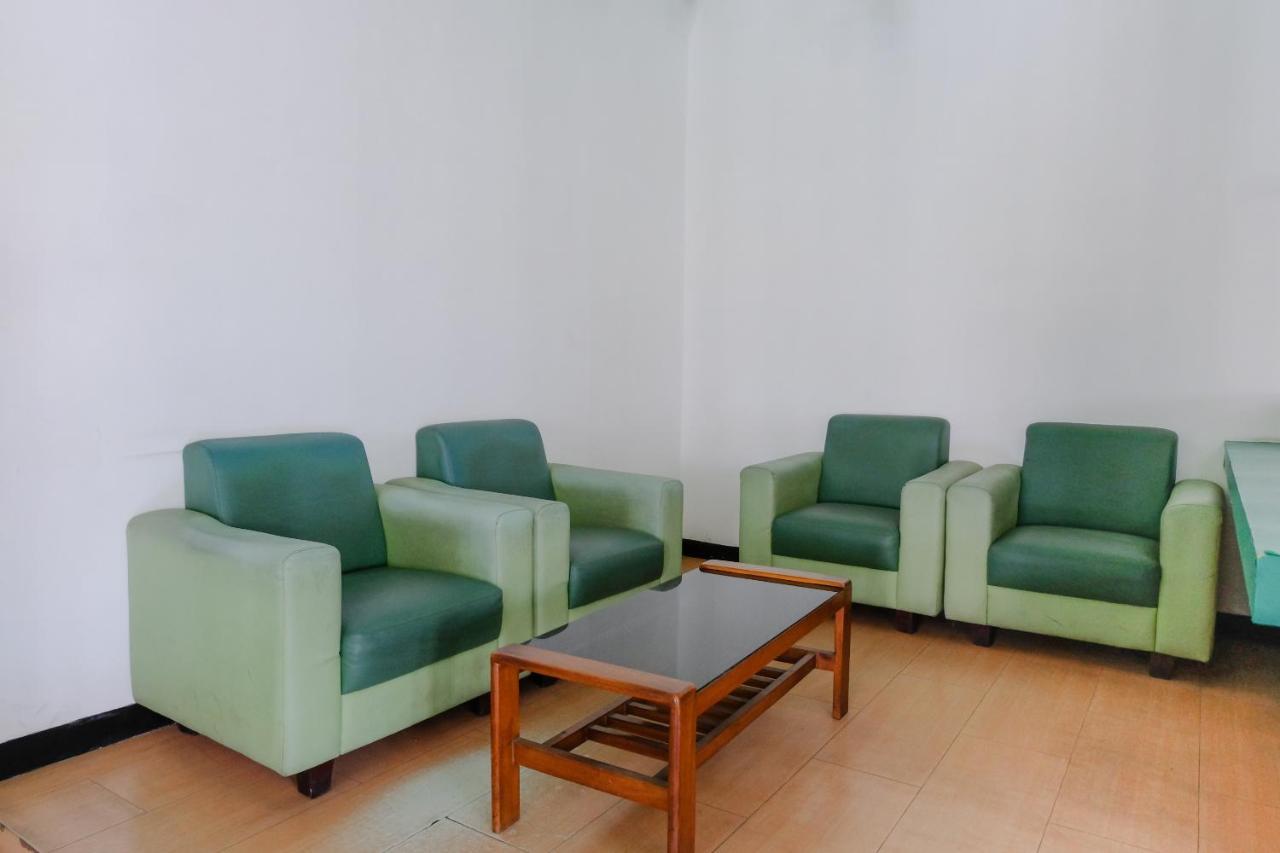 Hotel Taman Indah Madiun Kültér fotó